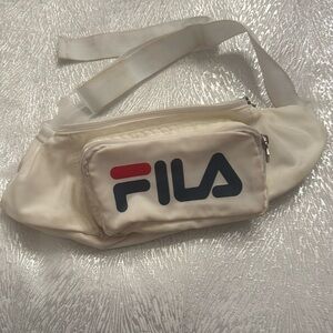 Fila Pouch
